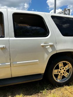 Driver side middle door / 07 Tahoe