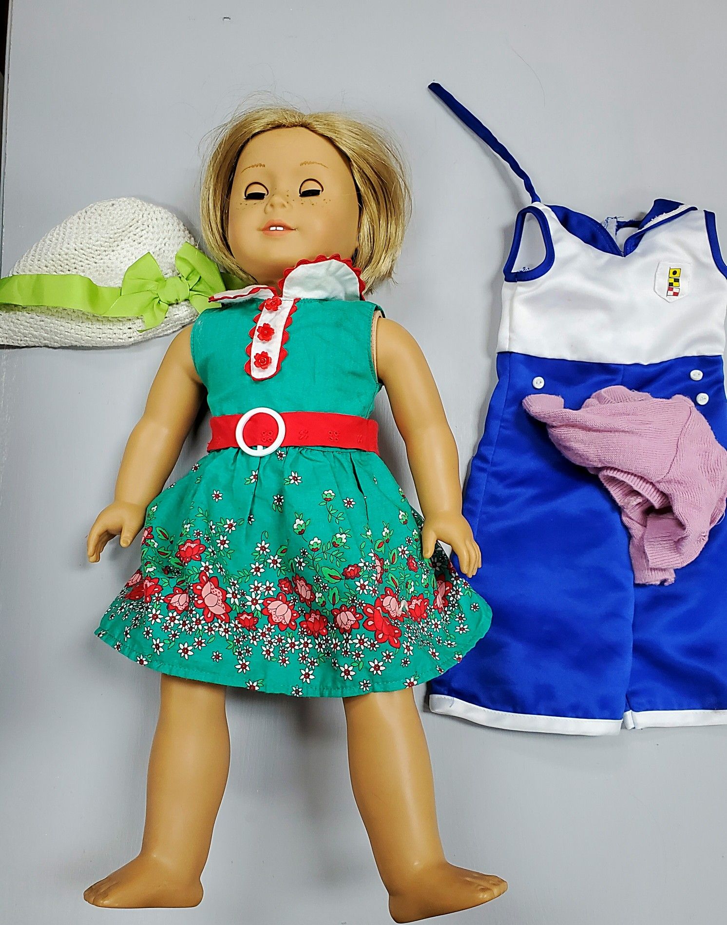 Kit American Girl doll with extra outfit