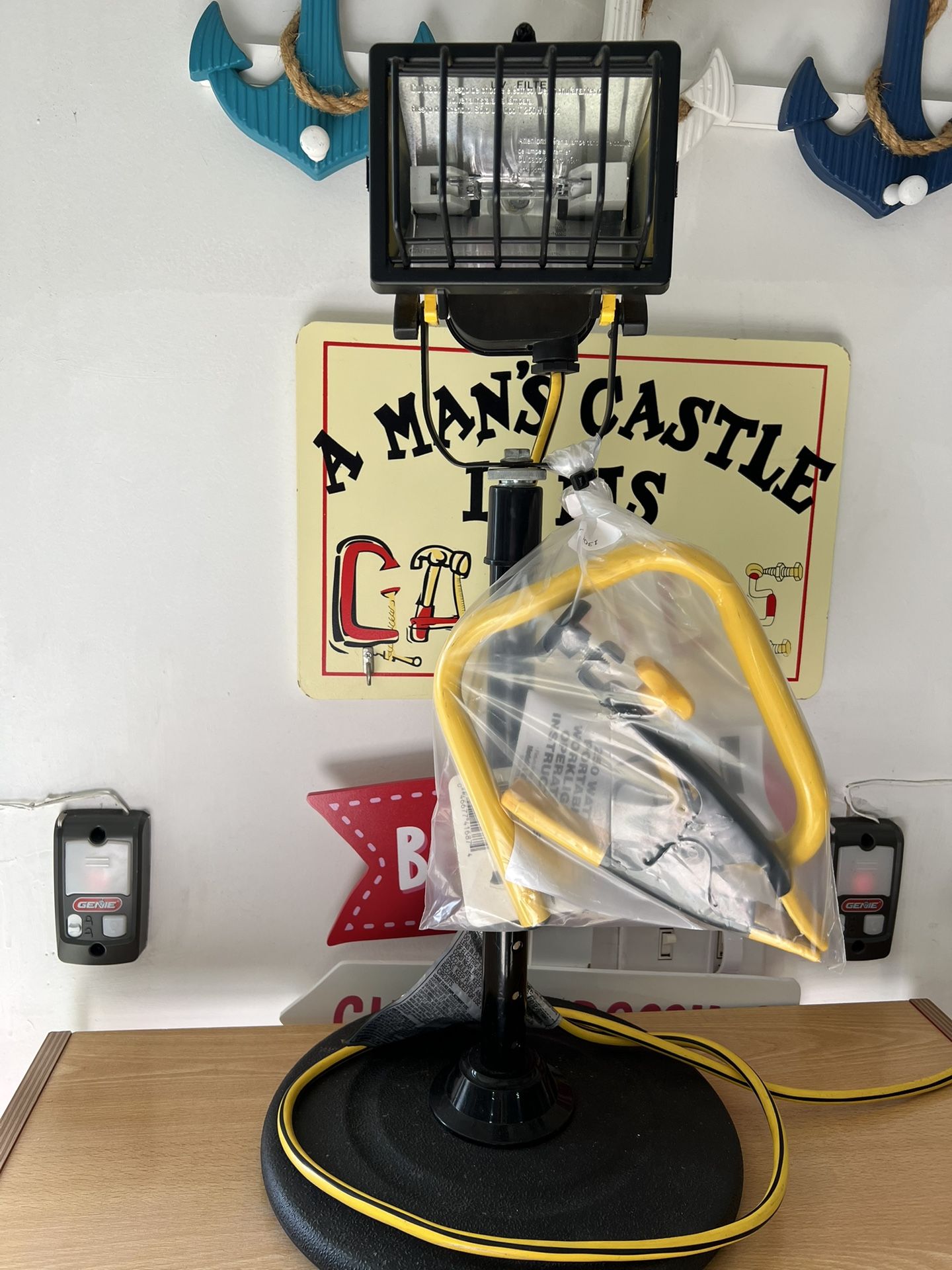 Camping Work Light With Stand 250 Watts Led Portable New