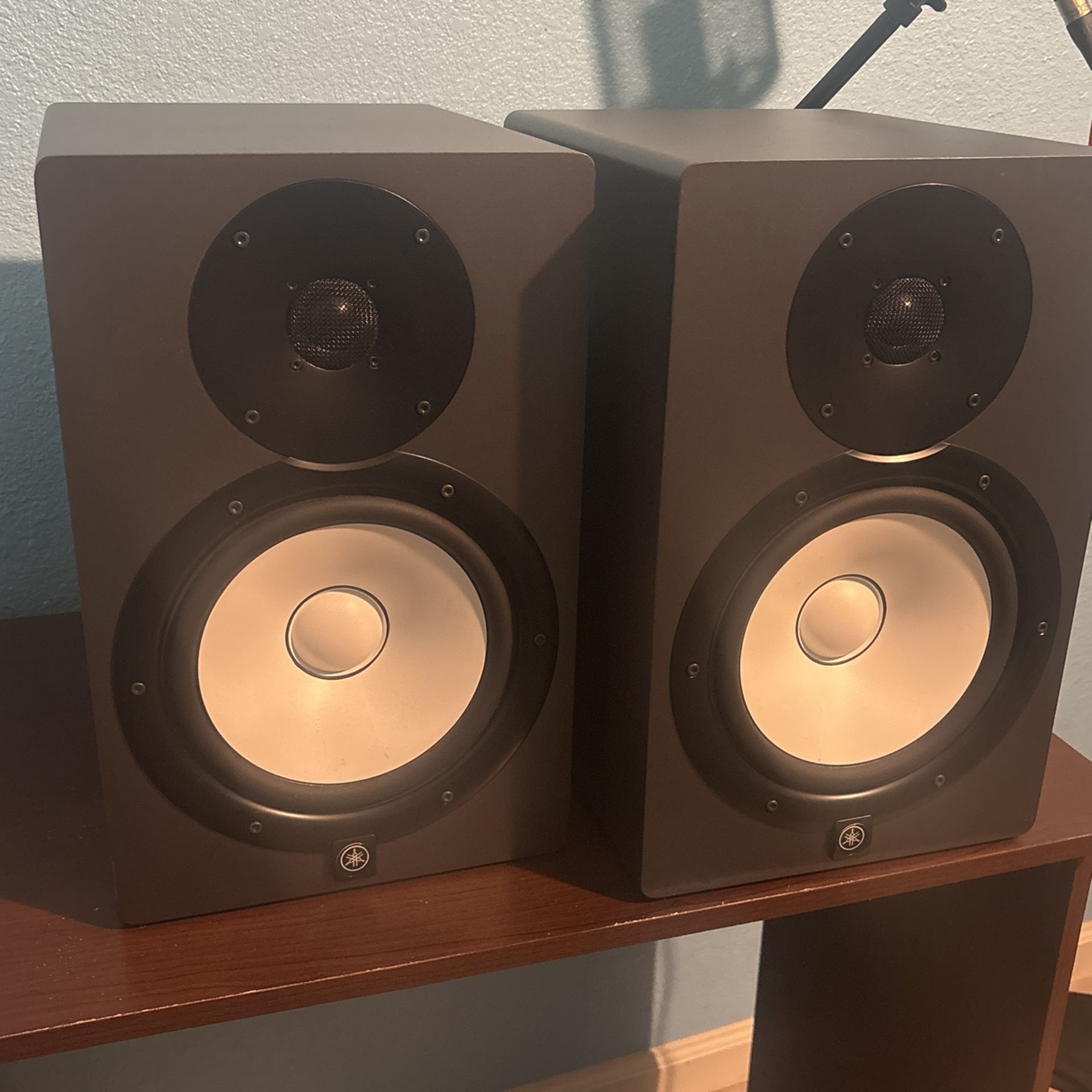 YAMAHA HS8