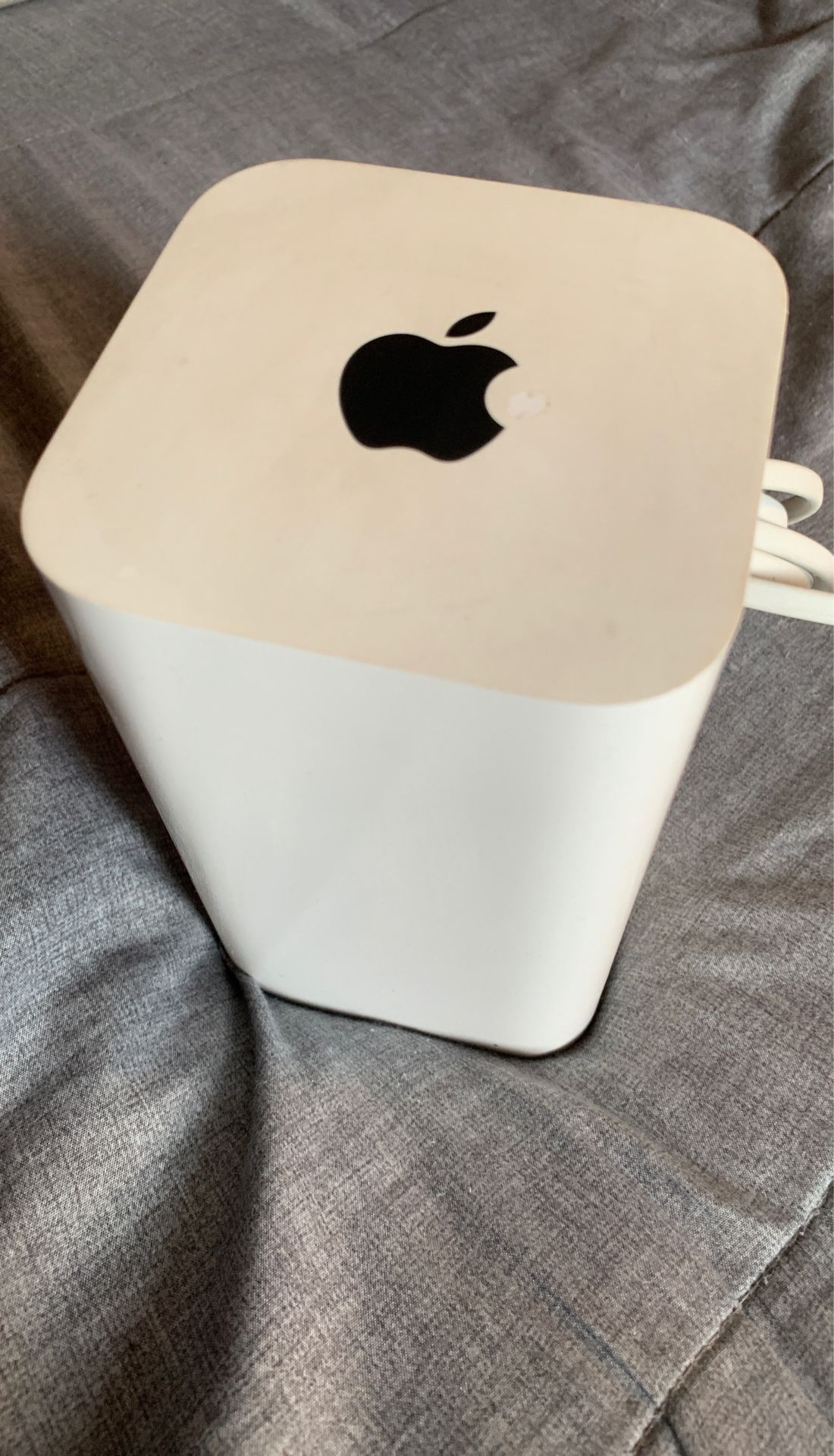 APPLE WIFI ROUTER