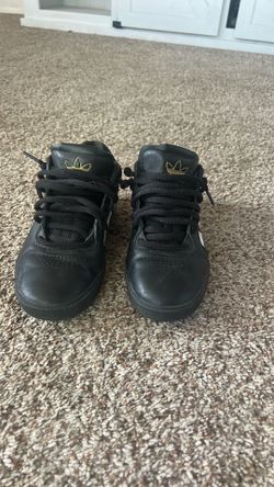 Adidas Tyshawn lows Men’s size 7 US
