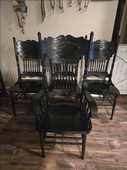 4 beautiful solid oak kitchen chairs