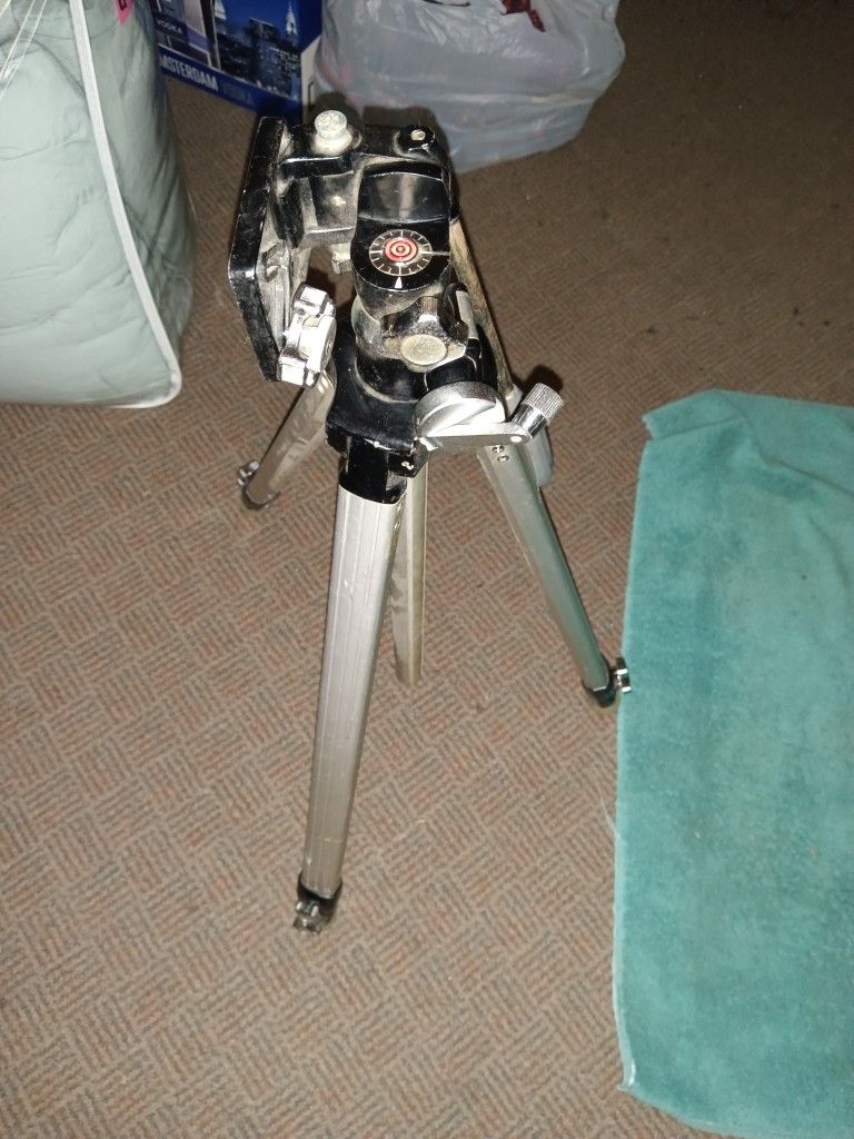 Vintage Deluxe Goldcrest 773L Camera Tripod 30"