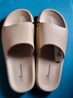 Women's Comfort Slides $10 (One Available In Size 11)