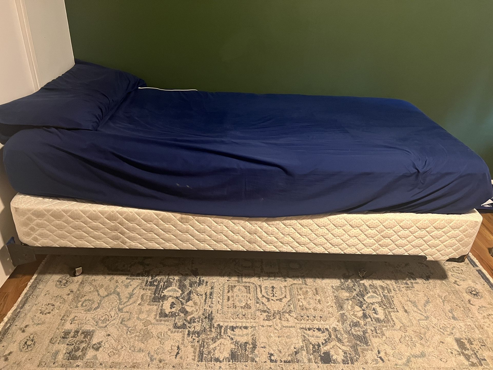 Twin XL Bed/Frame/BoxSpring 