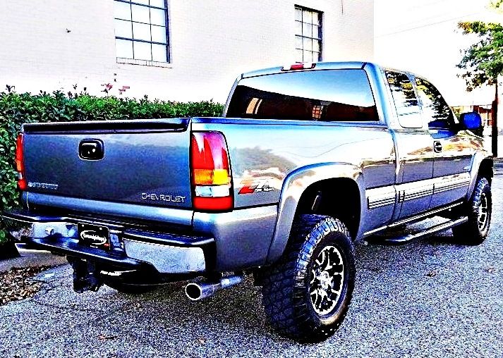 ֆ12OO 4WD Chevrolet Silverado 4WD