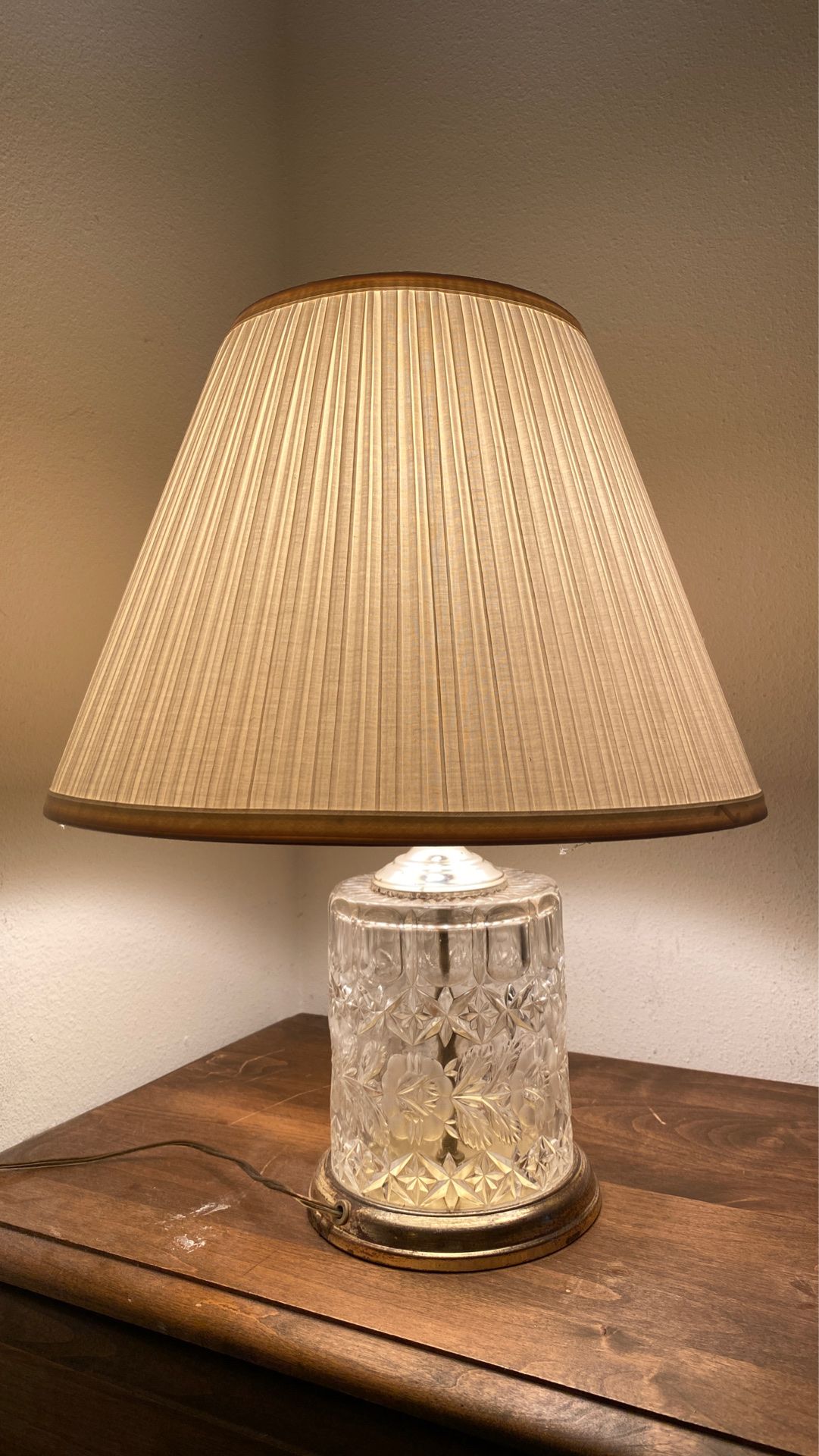 Glass table vase