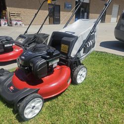 TORO GAS SELF PROPELLED LANW MOWER LIKE NEW 