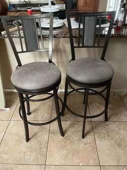 2 Bar stools