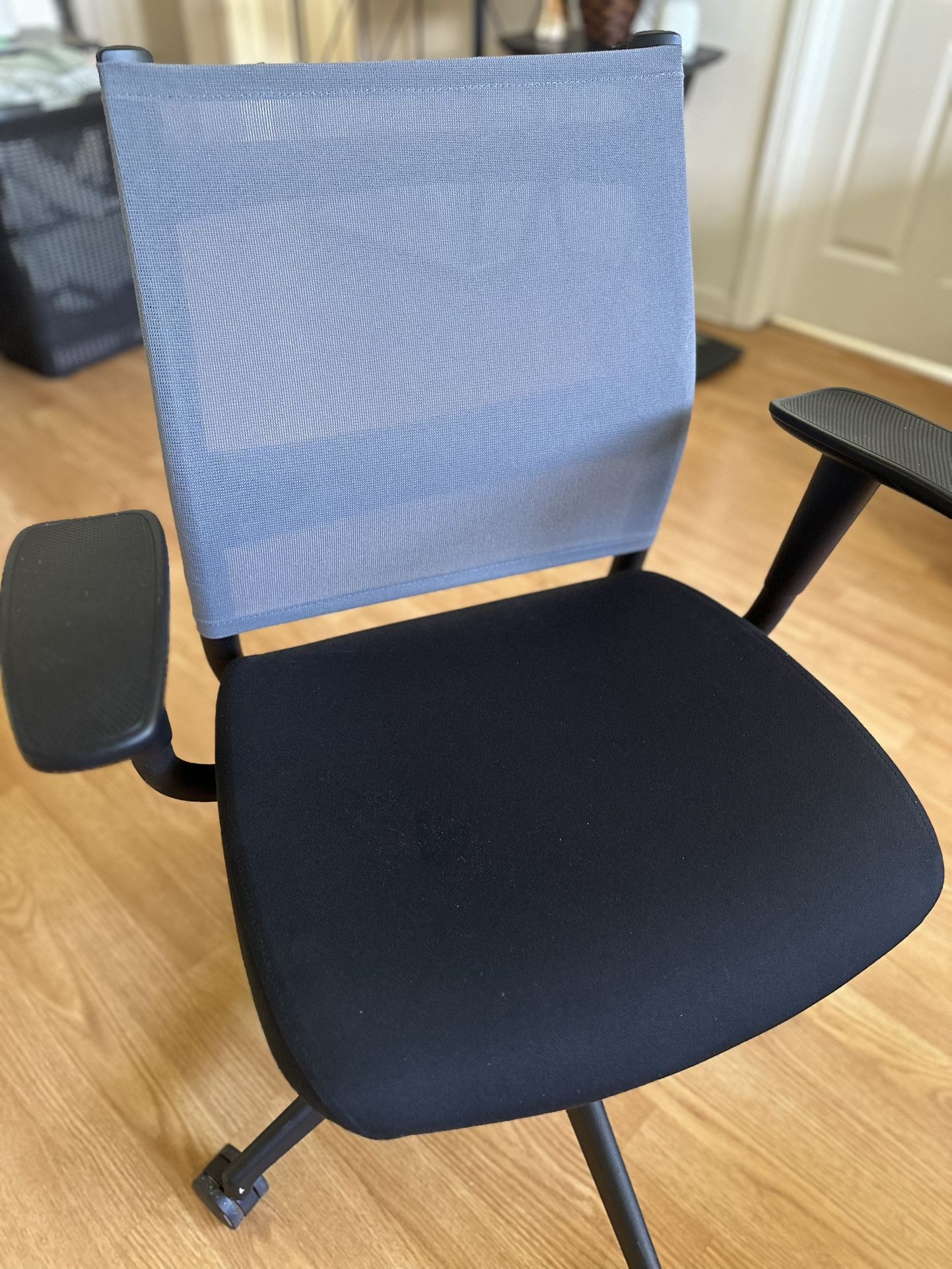 SitOnIt Wit Mid Back Office Chair