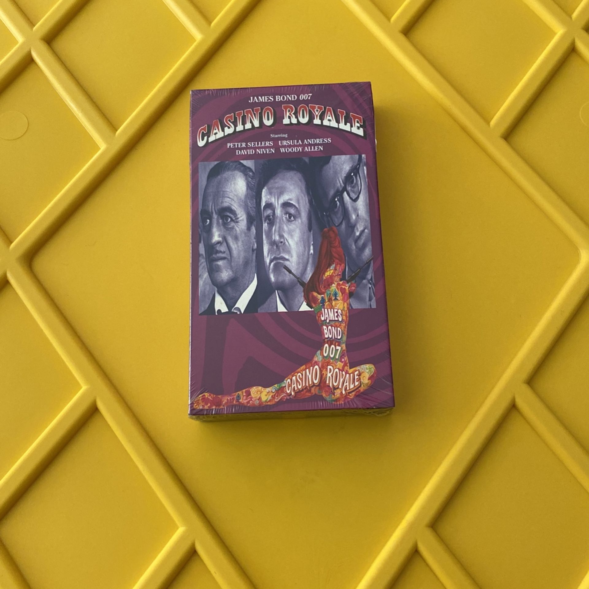 VHS JAMES BOND 007 CASINO ROYALE SELLERS ANDRESS NIVEN WOODY ALLEN