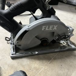 FLEX Rear Handle 24-volt 7-1/4-in Brushless Cordless Circular saw