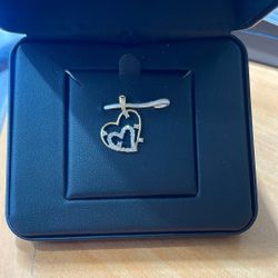 1ok Heart 0.19cctq Diamond Double Heart Pendant 