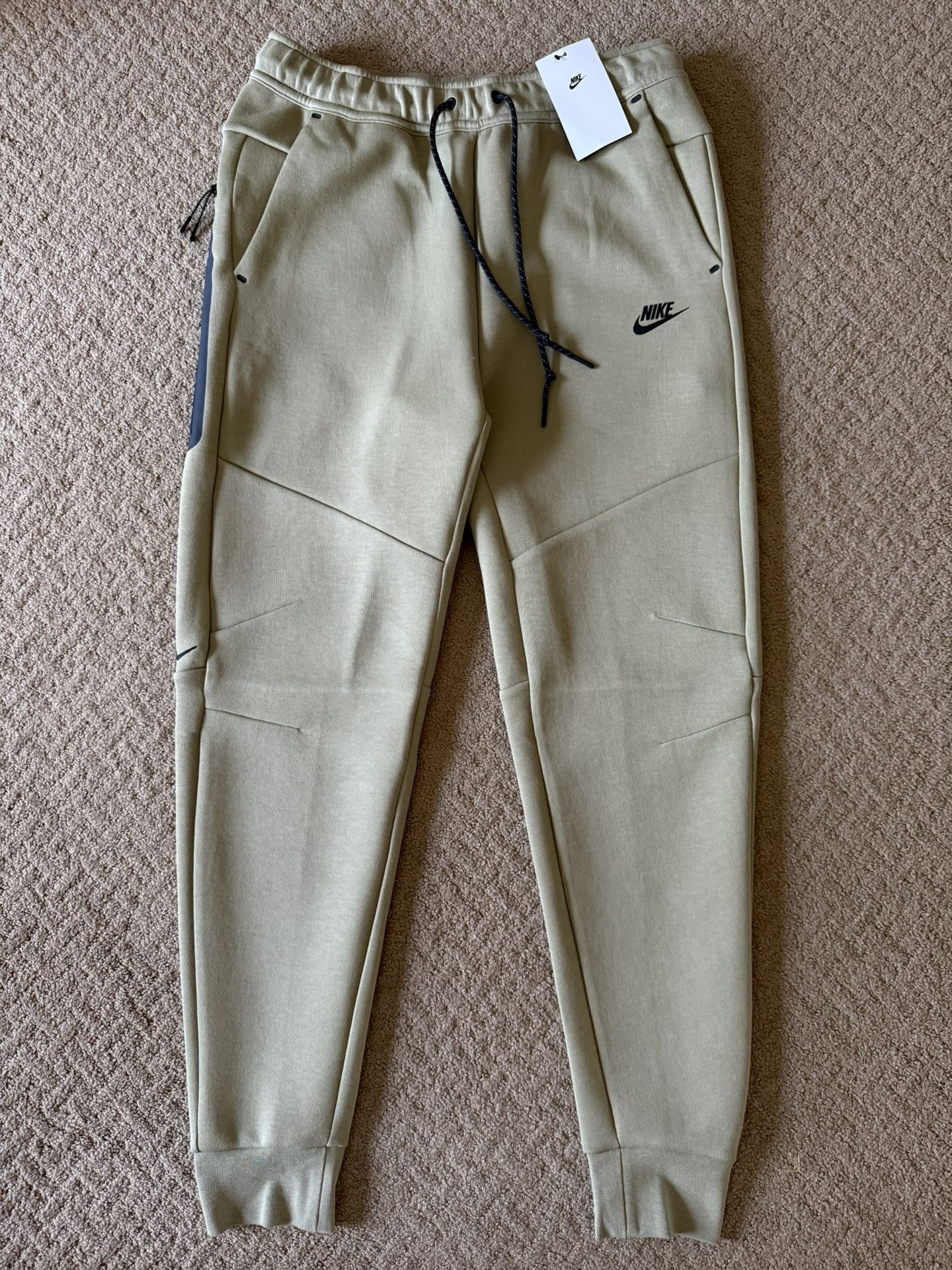 NEW Nike Sportswear Tech Fleece Men’s Joggers Neutral Olive Size Medium