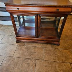 Credenza Hutch