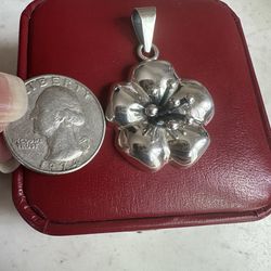 Gorgeous large 3D 925 Sterling silver flower 🌺 pendant , marked 925 Mexico 🇲🇽