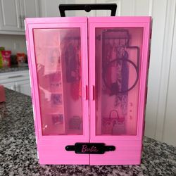 Barbie Mattel Closet Fashionistas Ultimate Portable Carrying Case Pink