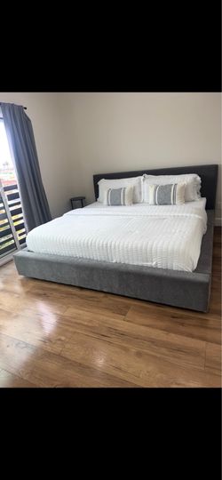 King Size Bed Frame & Mattress – Great Condition
