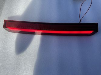 15-20 CHEVY TAHOE 15-20 SUBURBAN 16-19 SUBURBAN 3500HD RED THIRD BRAKE LIGHT