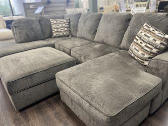 Super Comfy Double Chaise Ashley Sectional w Throw Pillows! 🙌