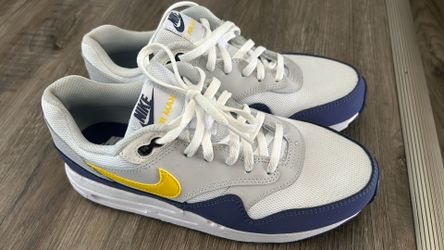 Boys shoes