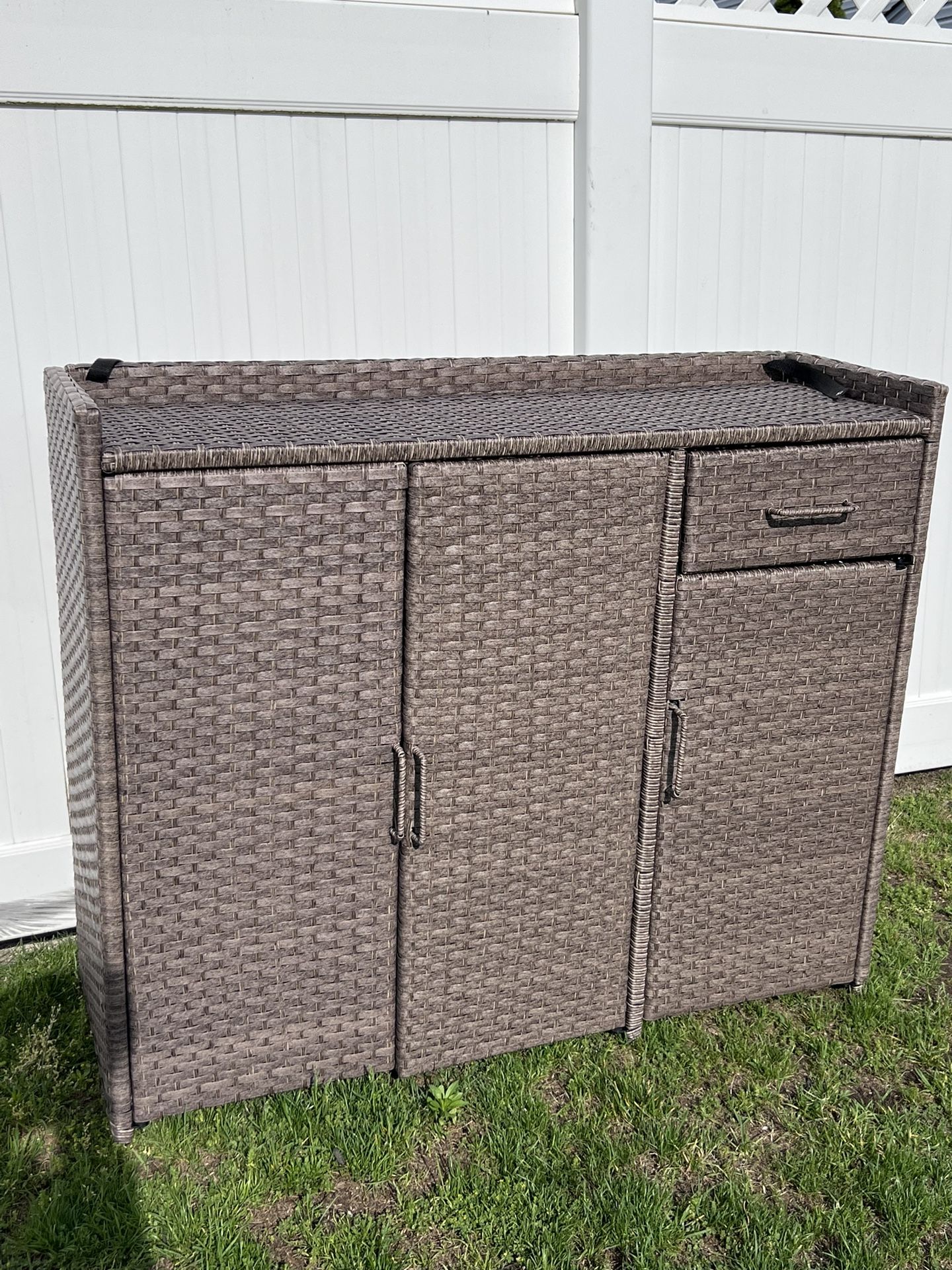 YITA OUTDOOR STORAGE CABINET