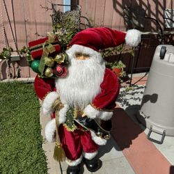 Santa Claus Statue
