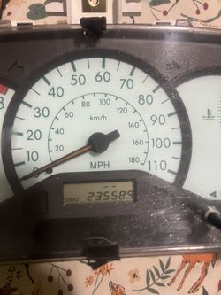 2003-2004 Toyota Corolla   Speedometer Cluster   83(contact info removed)0-00