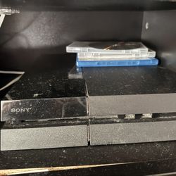 PlayStation 4 Plus 2 Controllers And Games