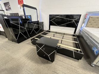 High Gloss Black Laquer Bedroom