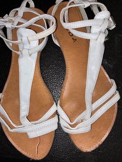 BEBA Ladies Strappy white sandals. Sz 9