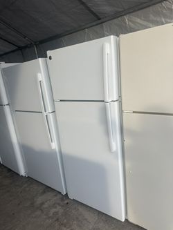60 Day Warranty/ GE TOP & BOTTOM FRIDGE works Great!