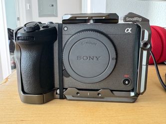Sony FX30 Super 35 Digital Camera *mint* +Cage +2 Batteries +Viewfinder +Charger