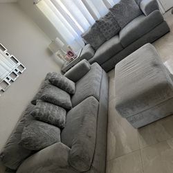 Sala De 2 Piezas Con Ottoman Casi Nueva 