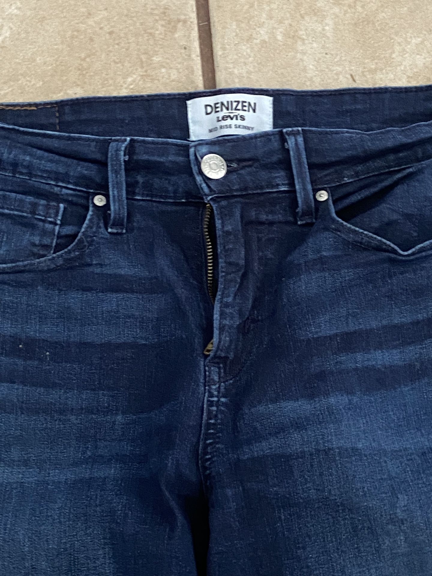 (N12) Womans Denizen Levi’s Mid Rise Skinny Jeans Size 10