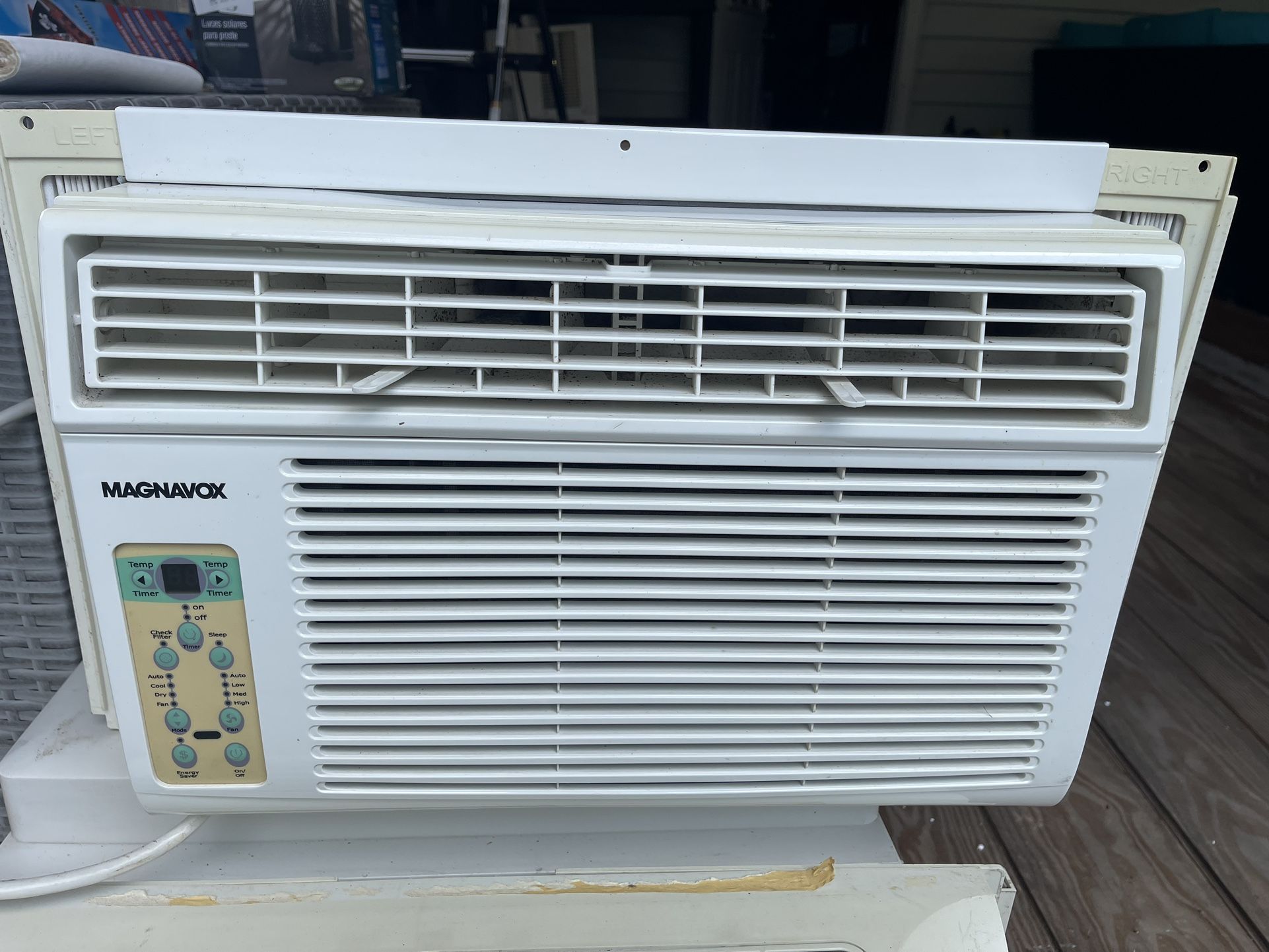8.000 BTU Magnavox air conditioner