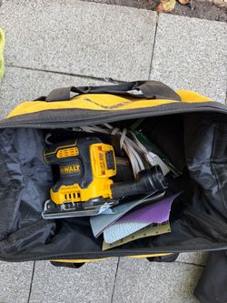 DeWalt Brushless Cordless Sander with Tool Bag