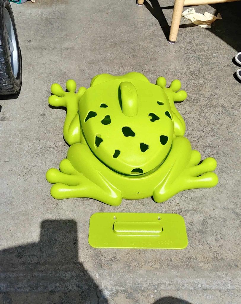 Frog Bathroom Toy Holder.