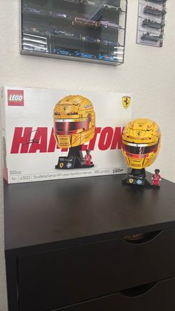 LEGO Scuderia Ferrari HP Lewis Hamilton Helmet 43022