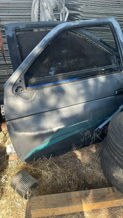 2 Doors Nissan Pick Up Truck 1989