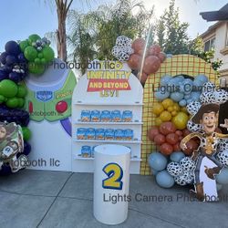 Treat Wall Arch Balloon Garland Set Up 