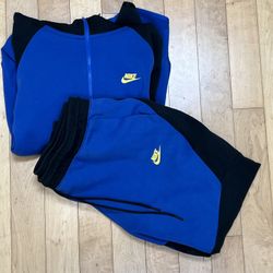 Black & Blue Nike Tech Fleece
