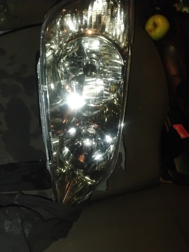 Lexus Is300 Headlight Housing Pair