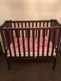 Baby mini crib Dream on me 2-in-1 Lightweight Portable Folding Crib