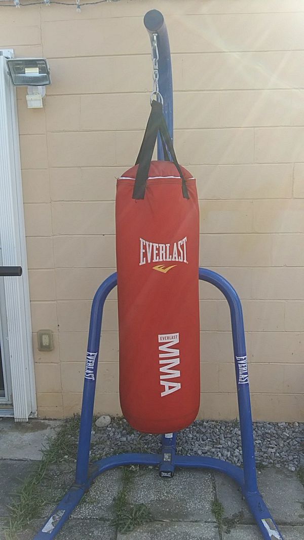 Kickboxing/boxing Everlast MMA punching bag with 7ft stand for Sale in Melbourne, FL - OfferUp