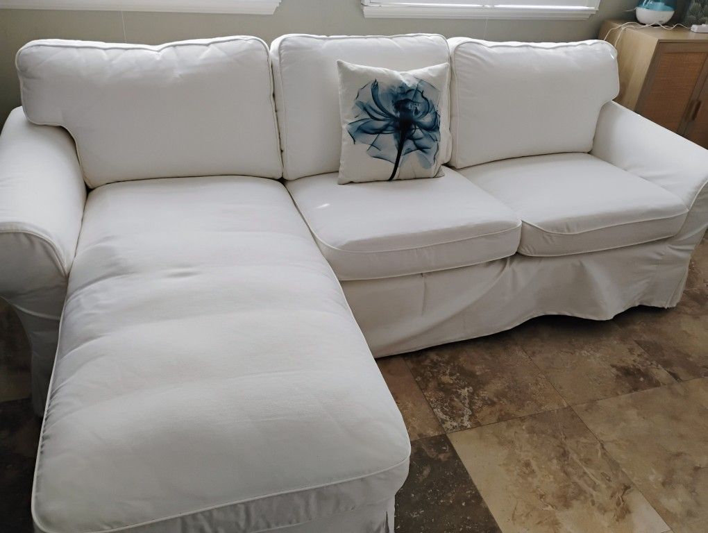 Beautiful white sectional sofa in excellent condition