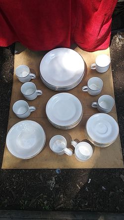 32 Pc Gold Rim Dishes