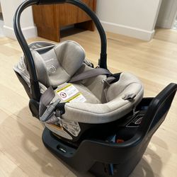 UPPAbaby Aria Car Seat Like New 