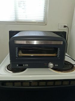 CUISINART PIZZA OVEN INDOOR PORTABLE . 2 PANS, 1 WOOD BOTTOM. MODEL # CPZ-240 Absolutly clean LIKE NEW!